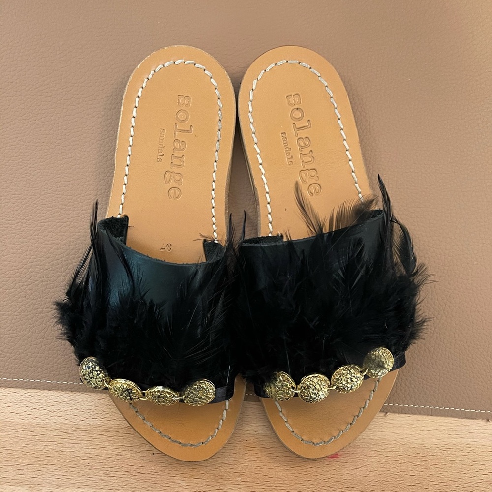 Feathered slides